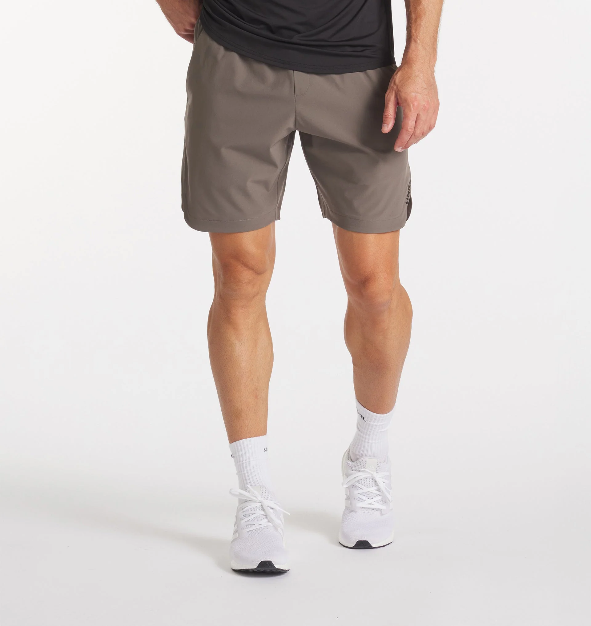Men's Daybreaker Short [7.5"] (Dark Taupe) - Image 2