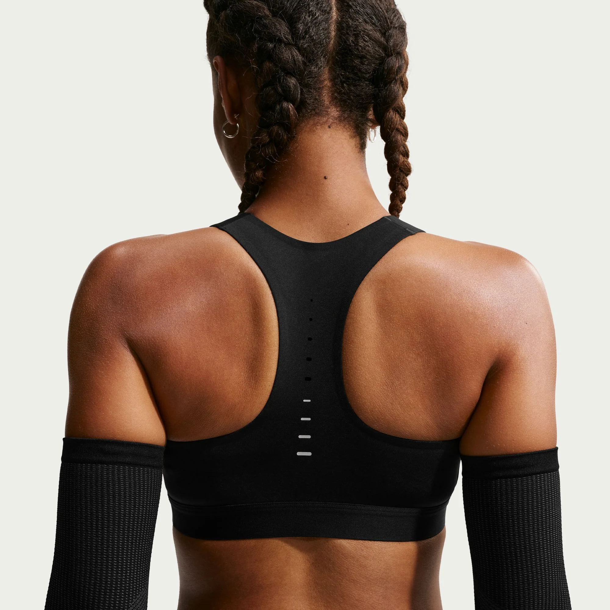 Women’s Swift High-Support Lightly Lined Sports Bra (010 - Black/Reflective Silver) - Image 2