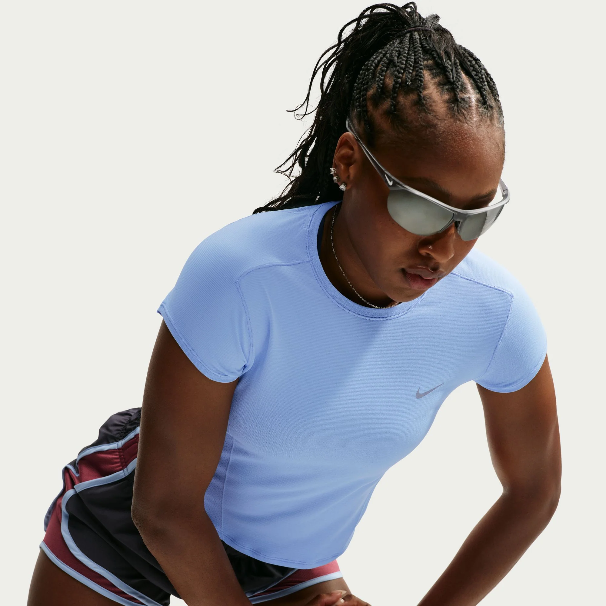 Women's Swift Dri-FIT Seamless Cropped Short-Sleeve Running Top (468 - Aluminum/Cool Grey/Reflective Silver) - Image 4