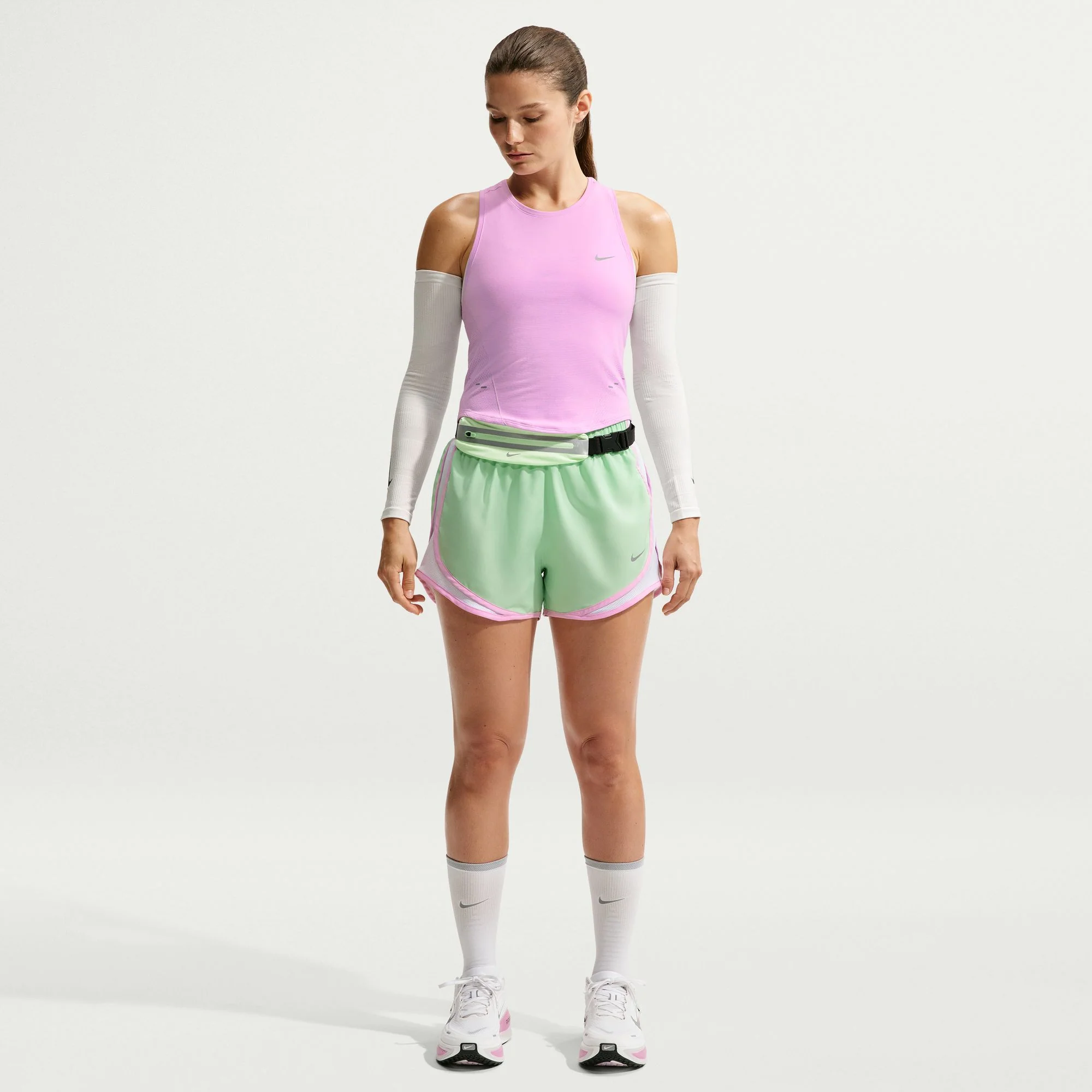 Women's Swift Women's Dri-FIT Seamless Cropped Running Tank Top (621 - Pink Rise/Cool Grey/Reflective Silver) - Image 2