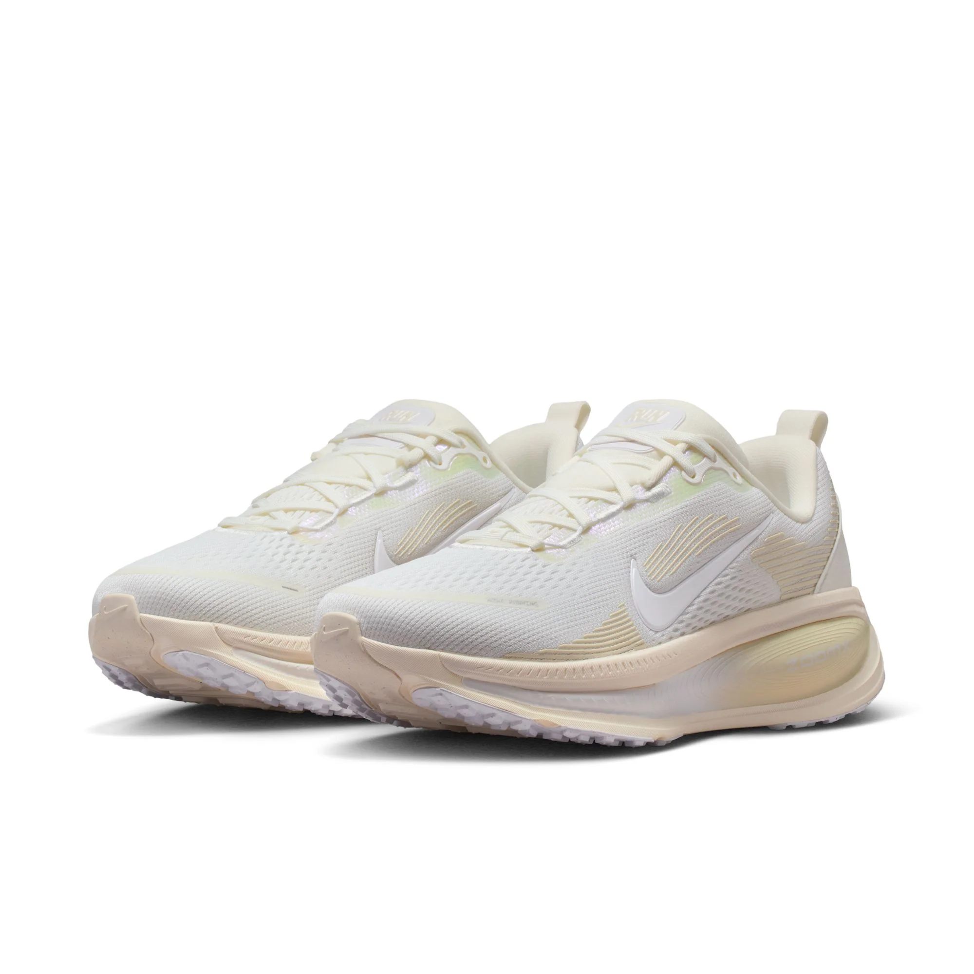 Women's Vomero 18 (100 - Summit White/White-Chalk-Sea Glass) - Image 3