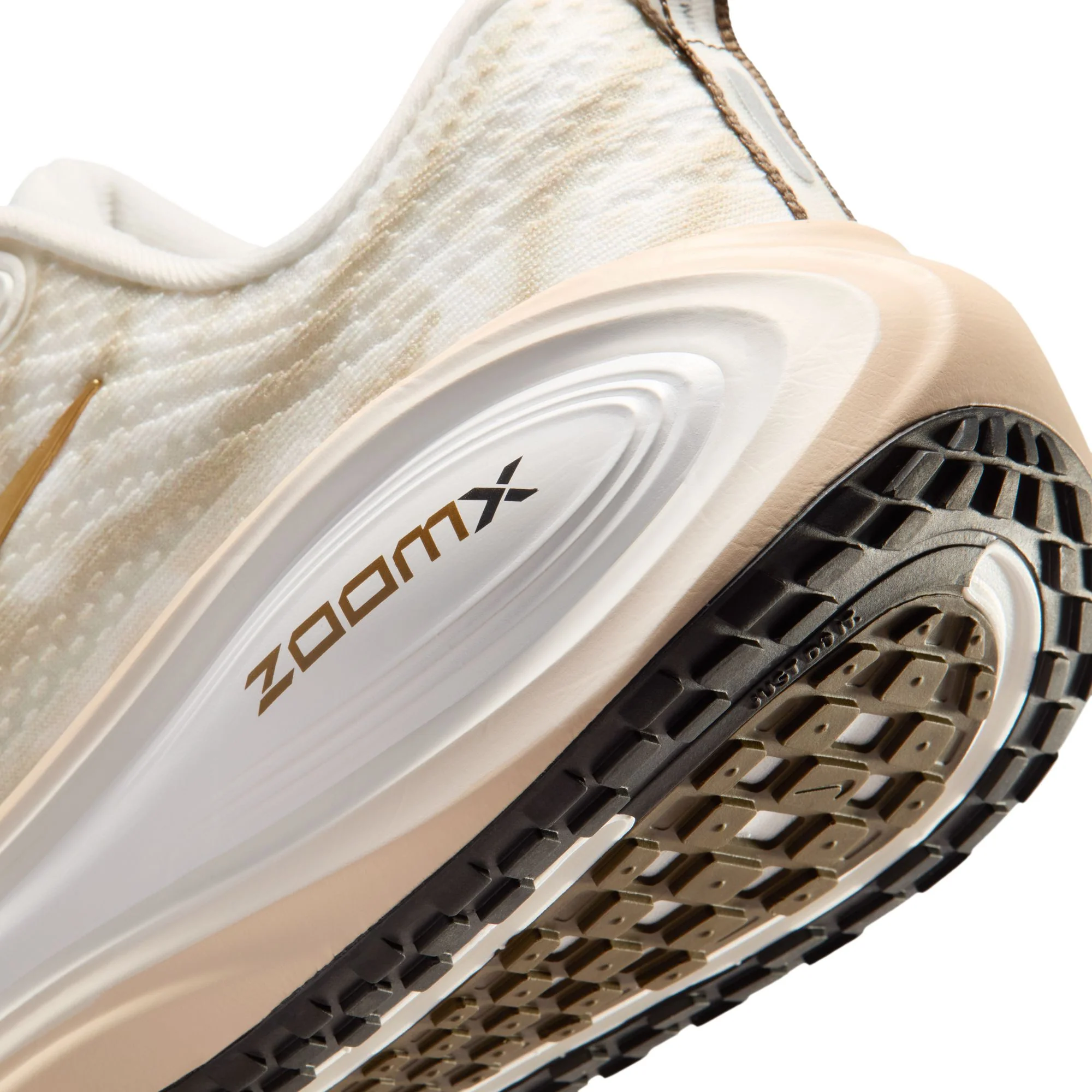 Women's Vomero Plus (121 - Summit White/Metallic Gold-Dark Hazel) - Image 5
